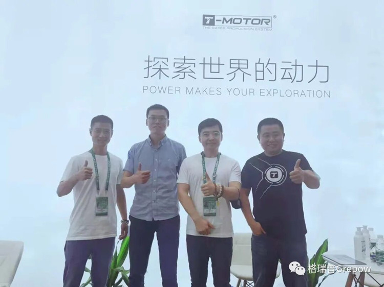88038威尼斯公司参展合影